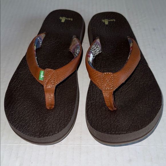Sanuk Brown Flip Flop Sandals - Picture 6 of 10